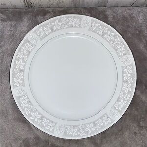 Elegant White Floral Madeira Round Plattter